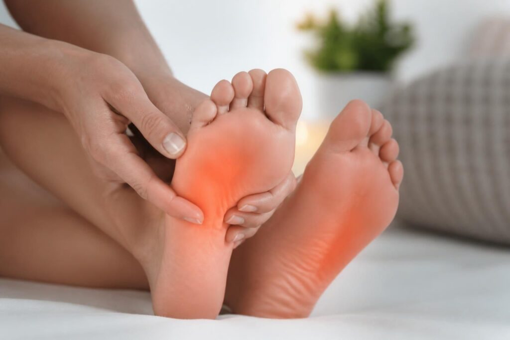 découvrez les causes courantes des douleurs à la plante des pieds et apprenez des méthodes efficaces pour les soulager et améliorer votre confort au quotidien.